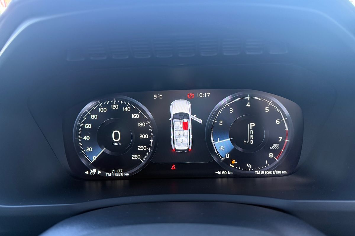 2021 Volvo XC90 T6 R-Design