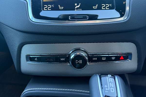 2021 Volvo XC90 T6 R-Design