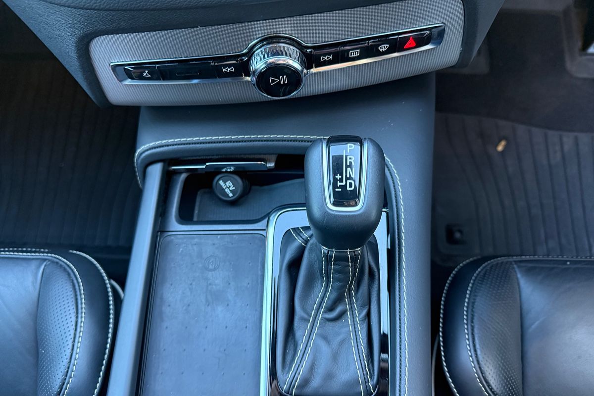 2021 Volvo XC90 T6 R-Design