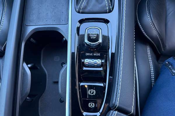 2021 Volvo XC90 T6 R-Design