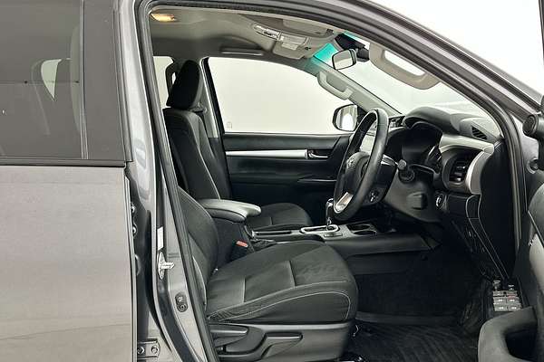 2022 Toyota Hilux SR5 GUN126R