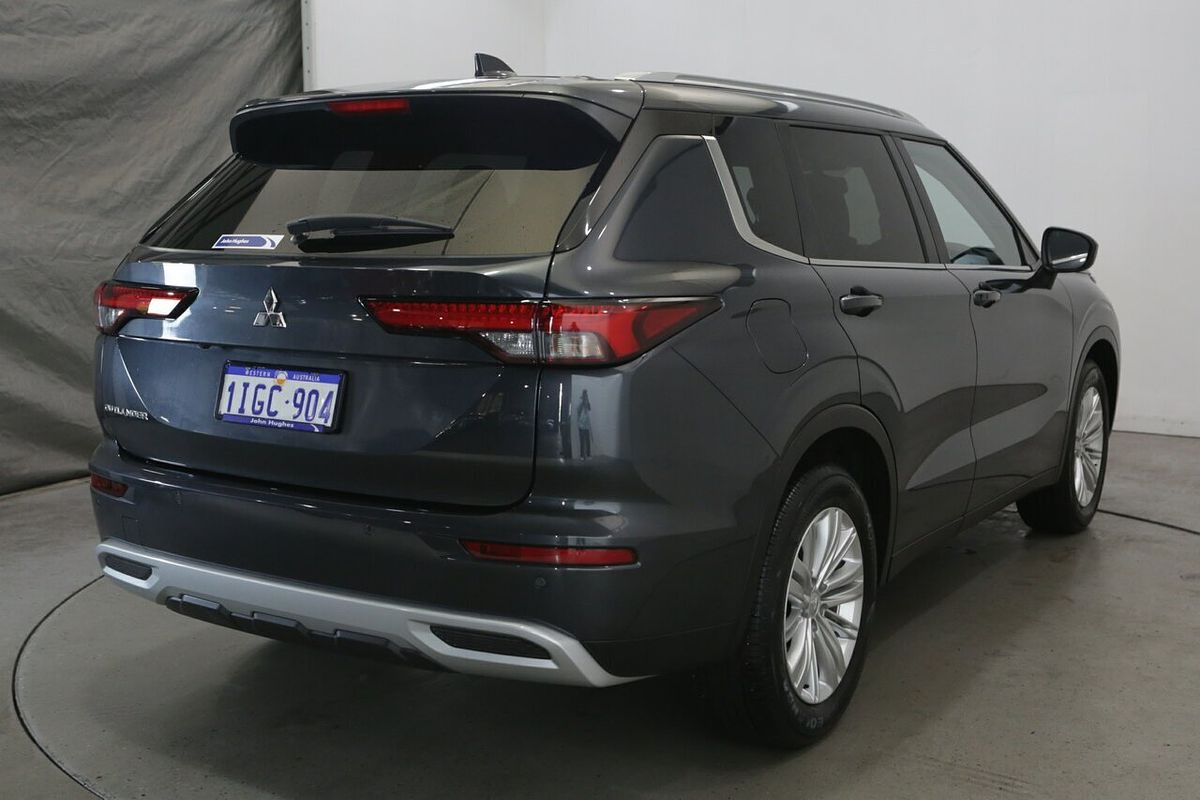 2024 Mitsubishi Outlander LS ZM