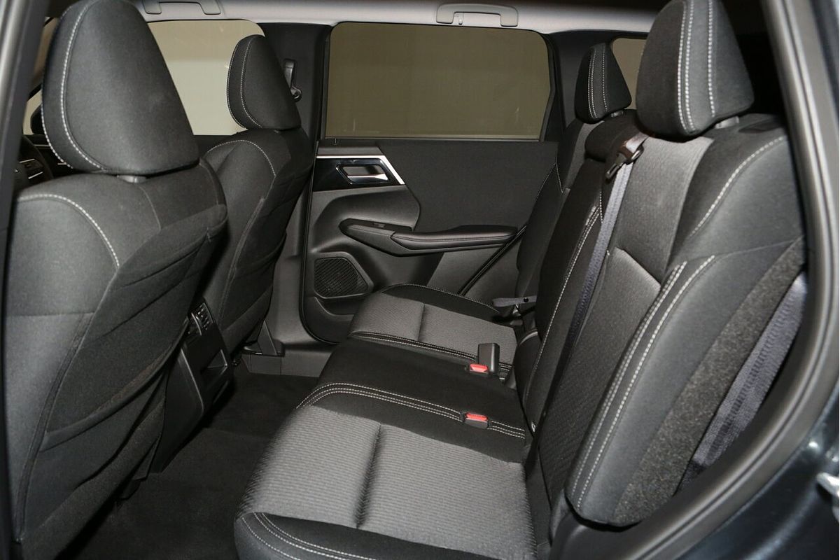 2024 Mitsubishi Outlander LS ZM