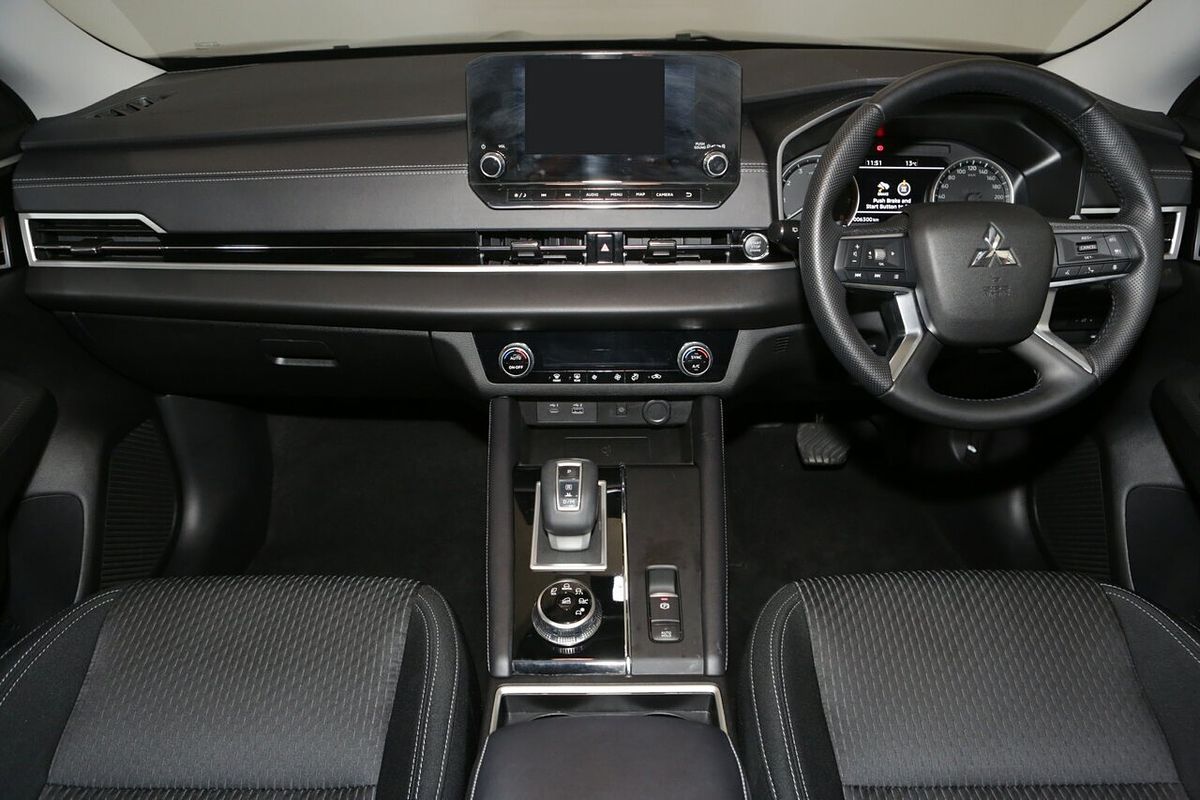 2024 Mitsubishi Outlander LS ZM