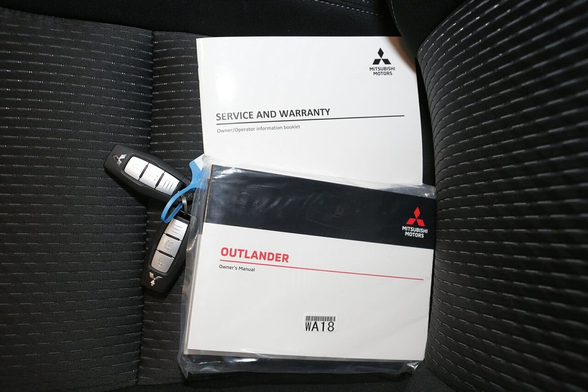 2024 Mitsubishi Outlander LS ZM