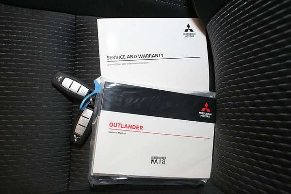2024 Mitsubishi Outlander LS ZM