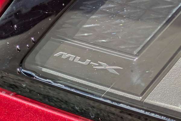 2025 Isuzu MU-X LS-M