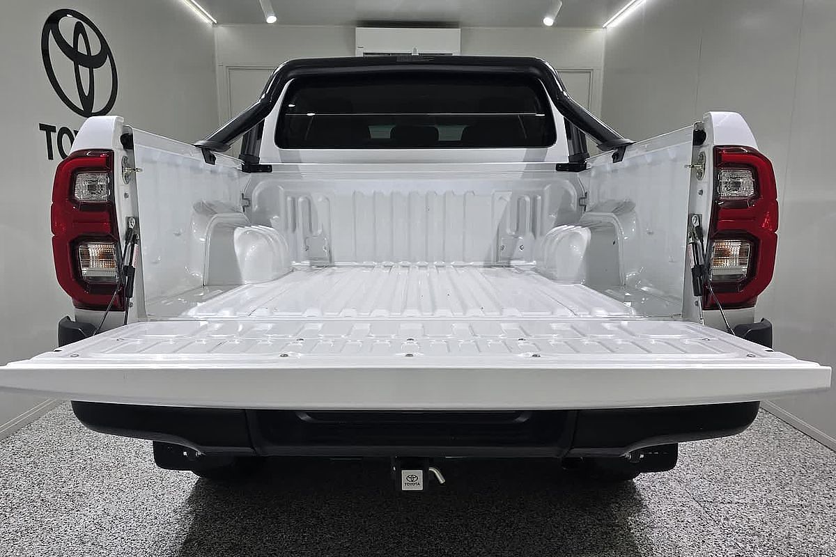 2024 Toyota Hilux Hilux 4x4 SR5 2.8L T Diesel Automatic Double Cab 48V GUN126R 4X4
