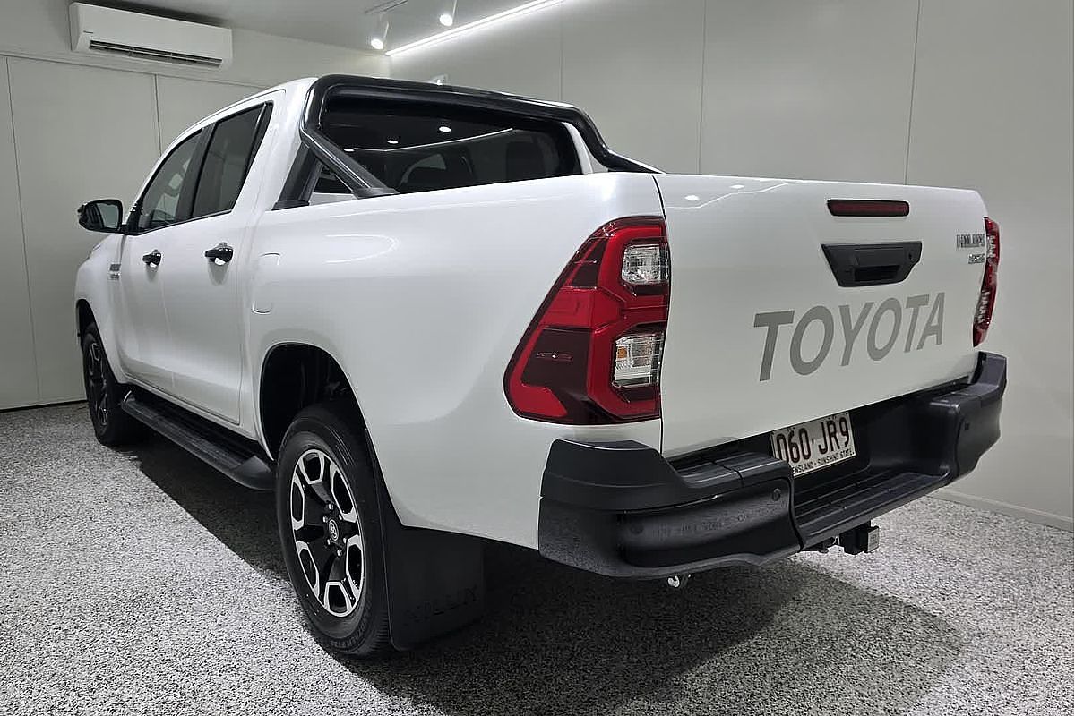 2024 Toyota Hilux Hilux 4x4 SR5 2.8L T Diesel Automatic Double Cab 48V GUN126R 4X4