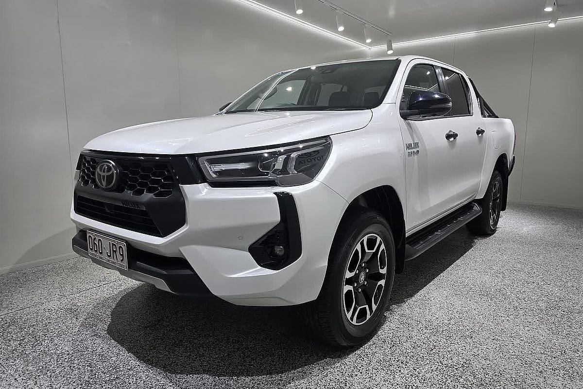 2024 Toyota Hilux Hilux 4x4 SR5 2.8L T Diesel Automatic Double Cab 48V GUN126R 4X4