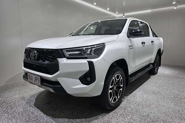 2024 Toyota Hilux Hilux 4x4 SR5 2.8L T Diesel Automatic Double Cab 48V GUN126R 4X4