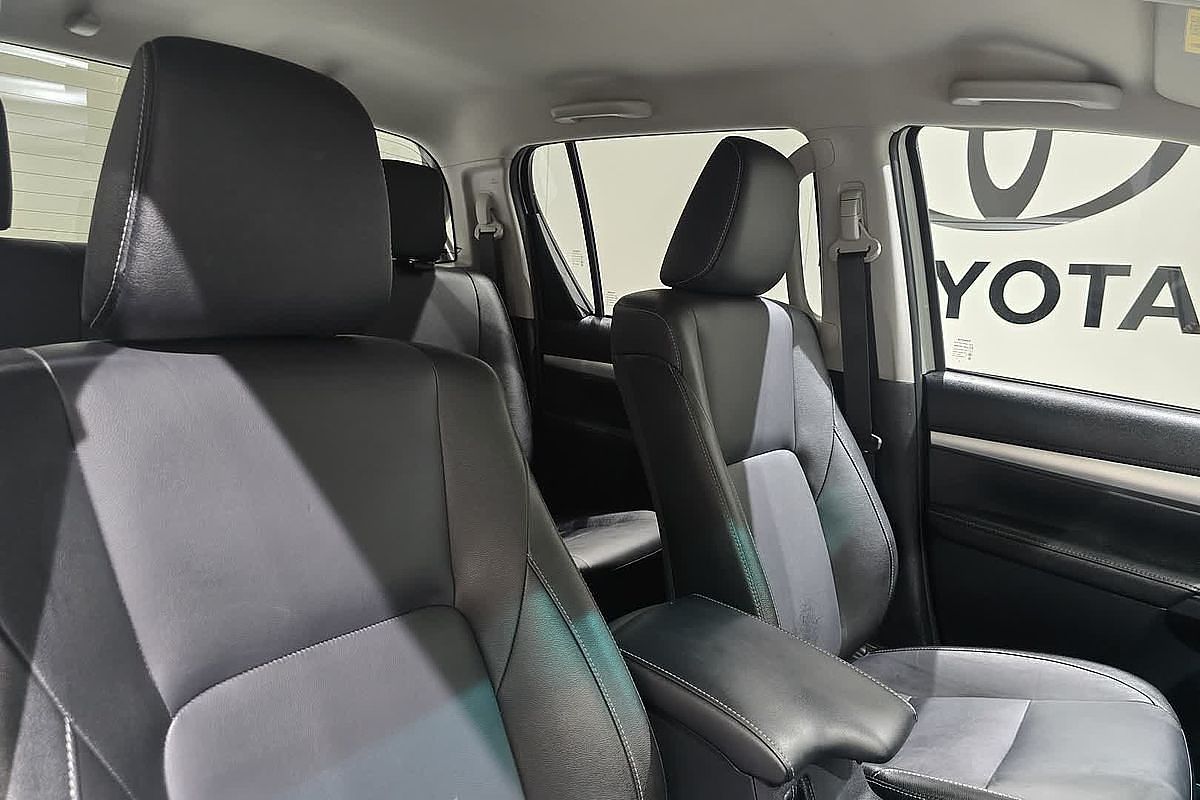 2024 Toyota Hilux Hilux 4x4 SR5 2.8L T Diesel Automatic Double Cab 48V GUN126R 4X4