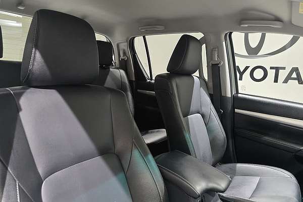 2024 Toyota Hilux Hilux 4x4 SR5 2.8L T Diesel Automatic Double Cab 48V GUN126R 4X4