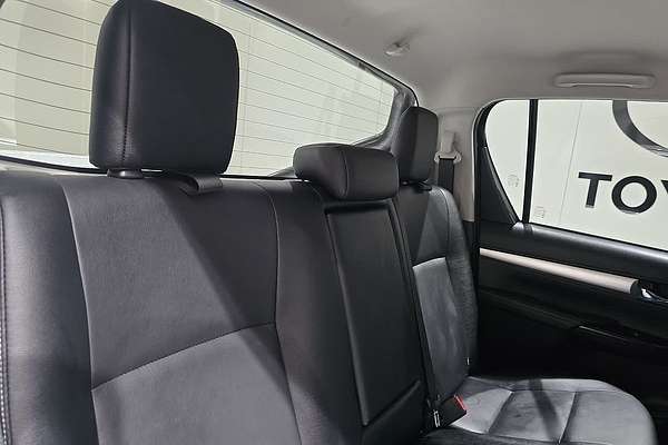 2024 Toyota Hilux Hilux 4x4 SR5 2.8L T Diesel Automatic Double Cab 48V GUN126R 4X4