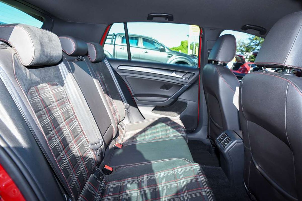 2013 Volkswagen GOLF GTI 7