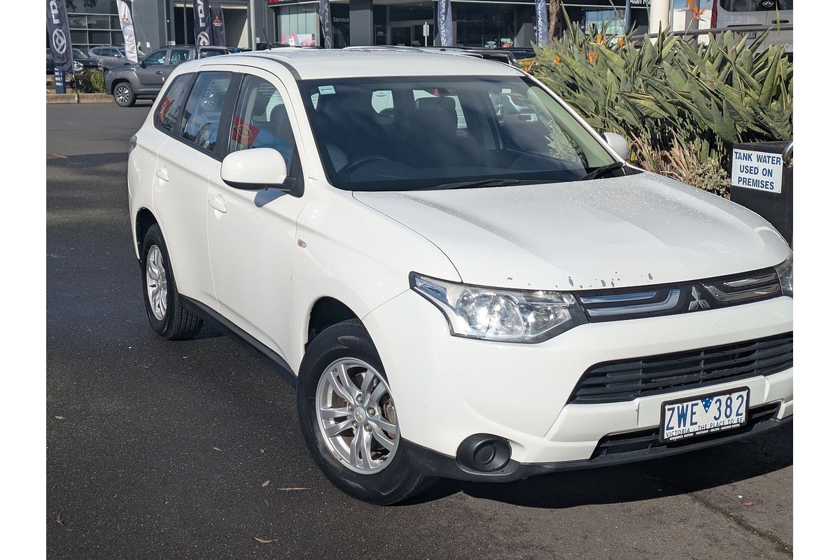 2013 Mitsubishi Outlander ES ZJ