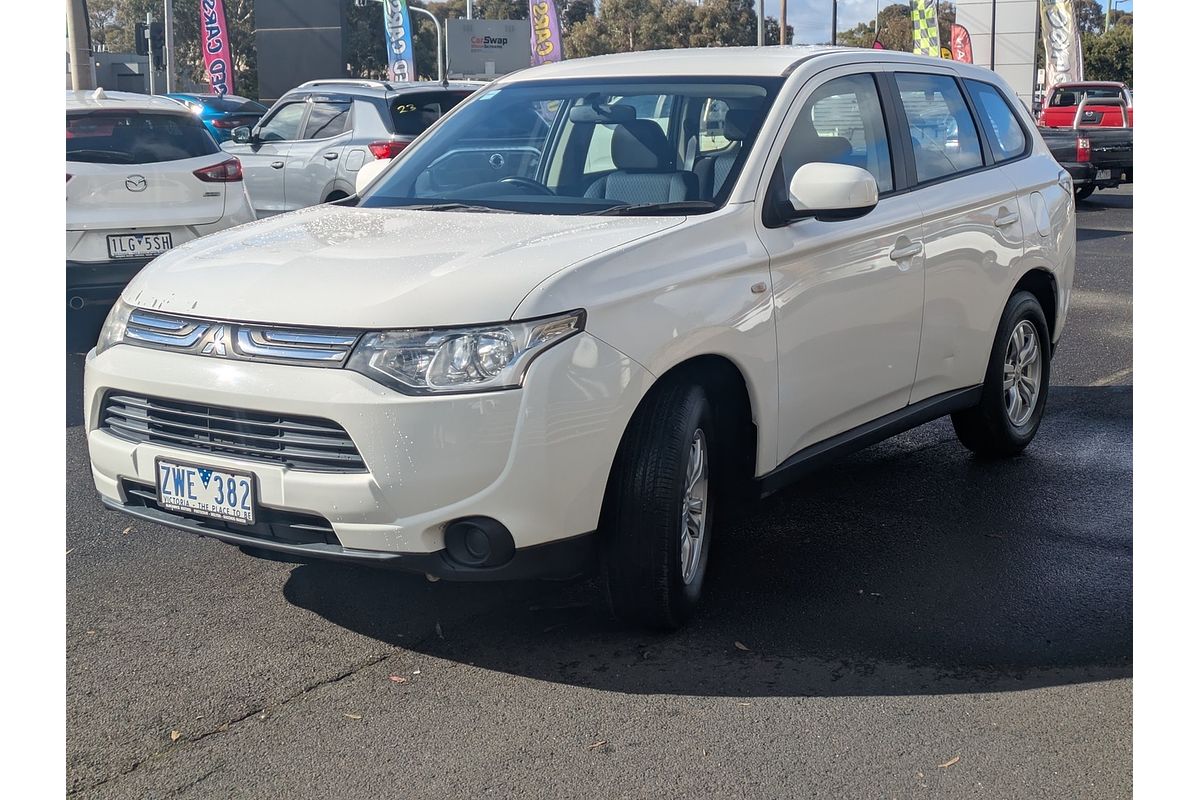 2013 Mitsubishi Outlander ES ZJ
