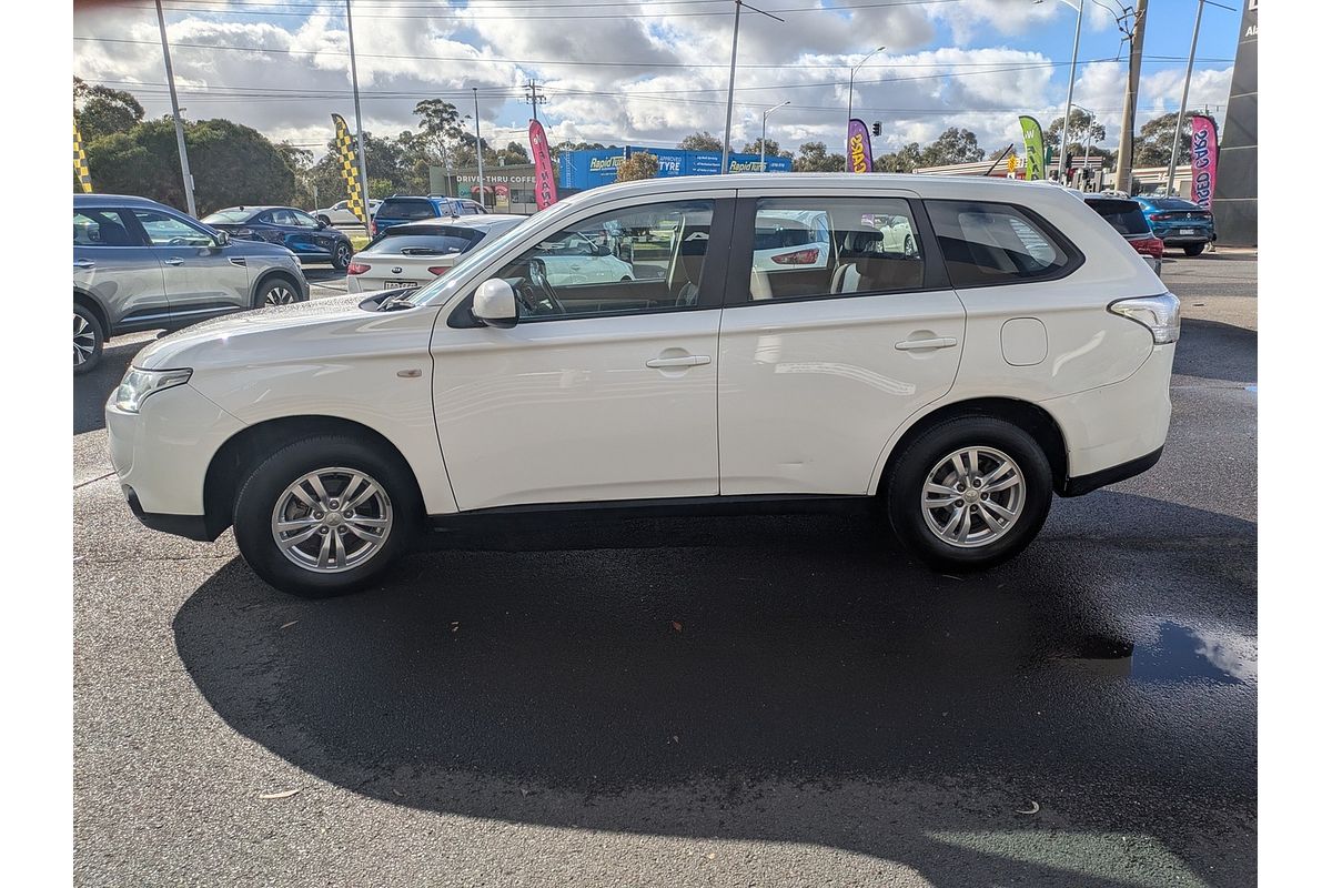 2013 Mitsubishi Outlander ES ZJ