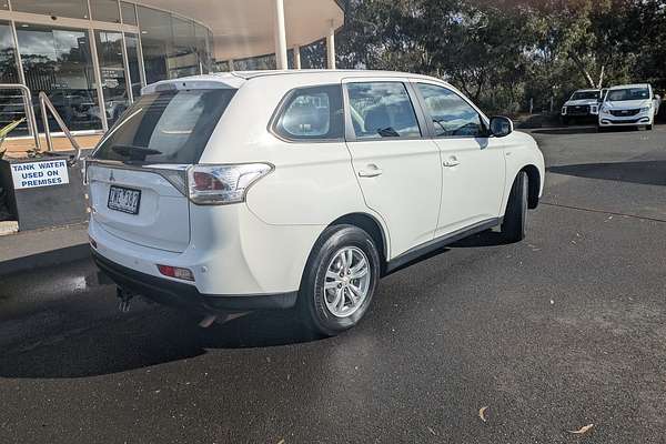 2013 Mitsubishi Outlander ES ZJ