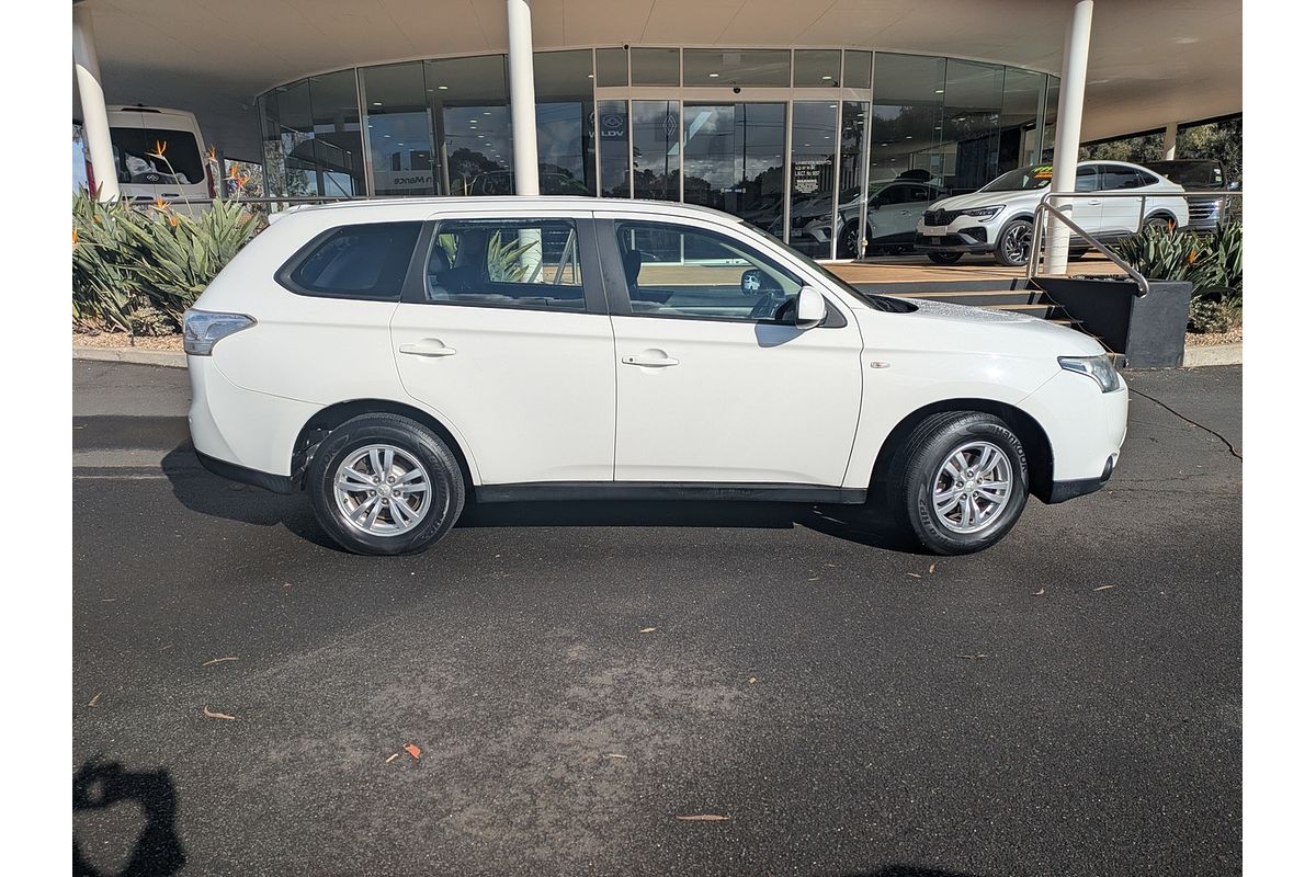 2013 Mitsubishi Outlander ES ZJ