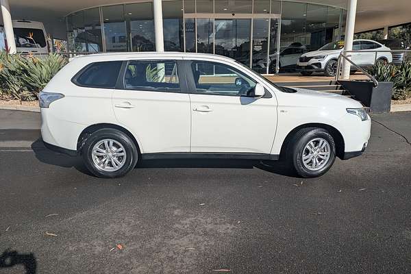 2013 Mitsubishi Outlander ES ZJ