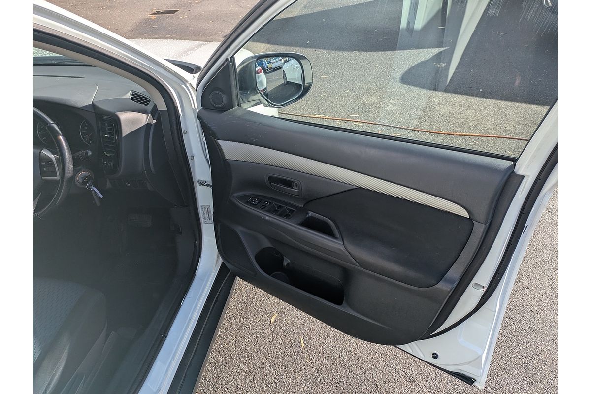 2013 Mitsubishi Outlander ES ZJ