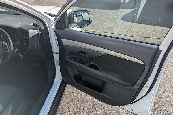 2013 Mitsubishi Outlander ES ZJ