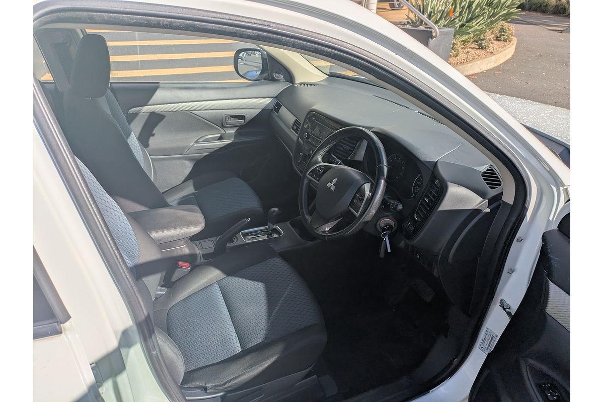 2013 Mitsubishi Outlander ES ZJ