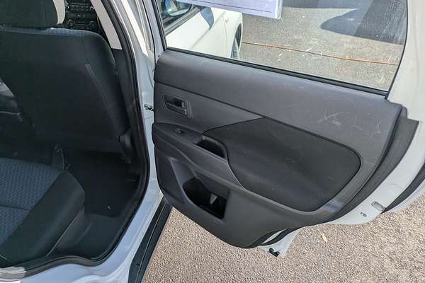 2013 Mitsubishi Outlander ES ZJ