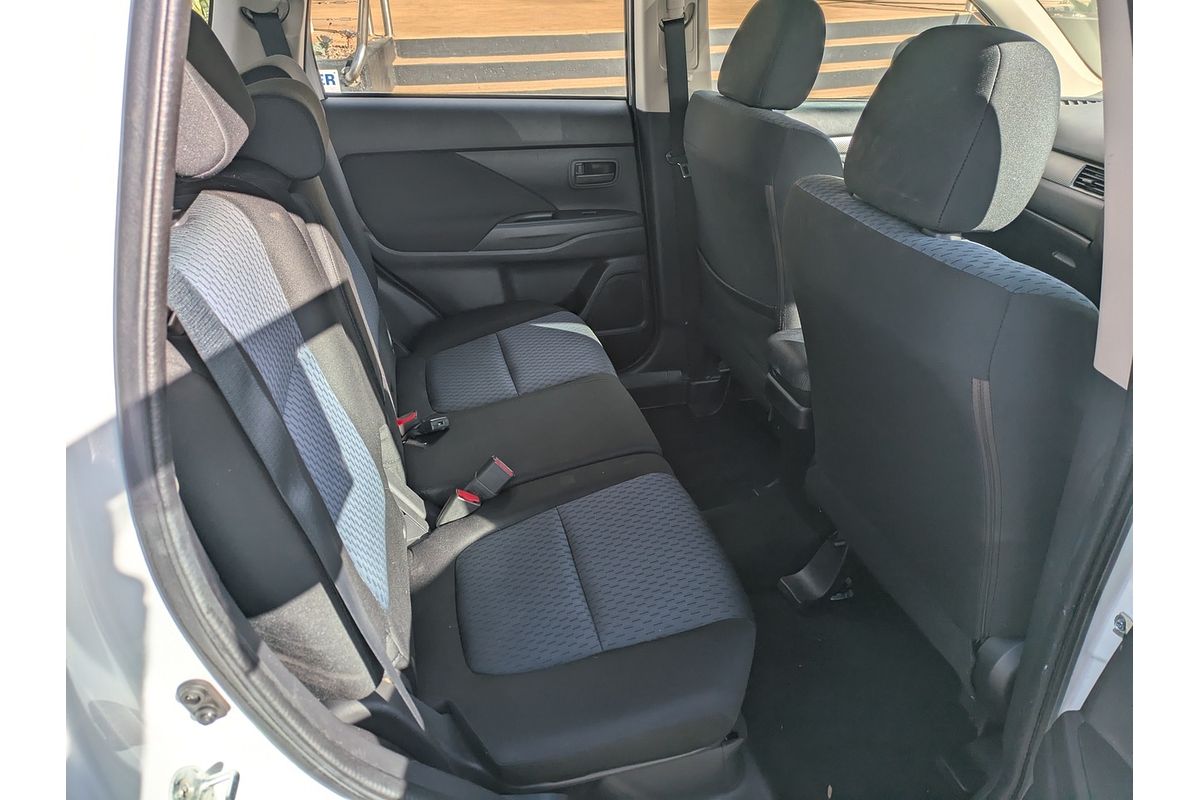 2013 Mitsubishi Outlander ES ZJ