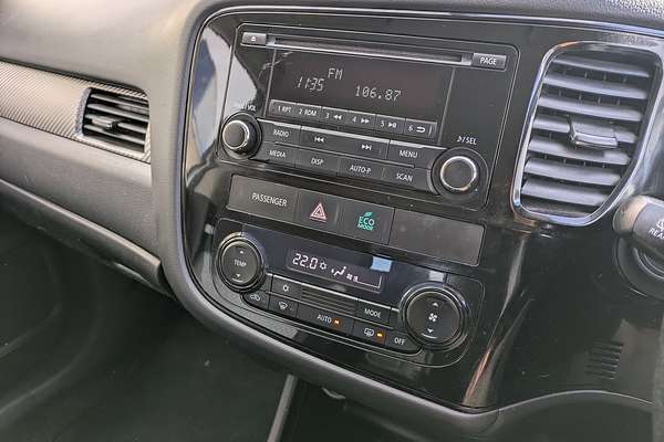 2013 Mitsubishi Outlander ES ZJ