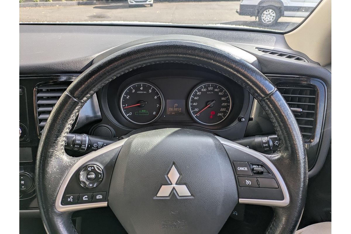 2013 Mitsubishi Outlander ES ZJ