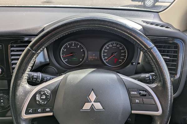 2013 Mitsubishi Outlander ES ZJ
