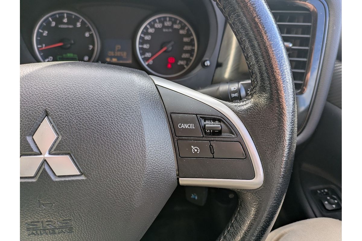 2013 Mitsubishi Outlander ES ZJ
