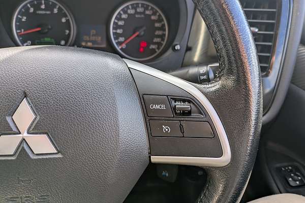2013 Mitsubishi Outlander ES ZJ