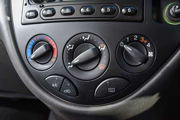 2004 Ford FOCUS SR CL LR