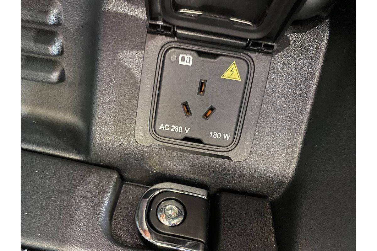 2025 Land Rover Defender 110 D350 X-Dynamic SE L663