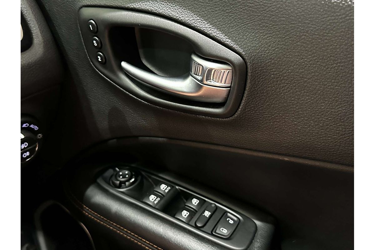 2017 Jeep Compass Limited M6