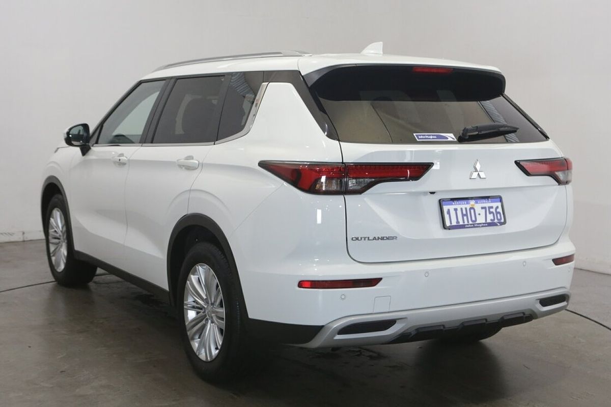 2024 Mitsubishi Outlander LS ZM