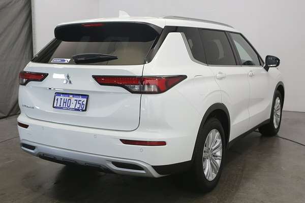 2024 Mitsubishi Outlander LS ZM