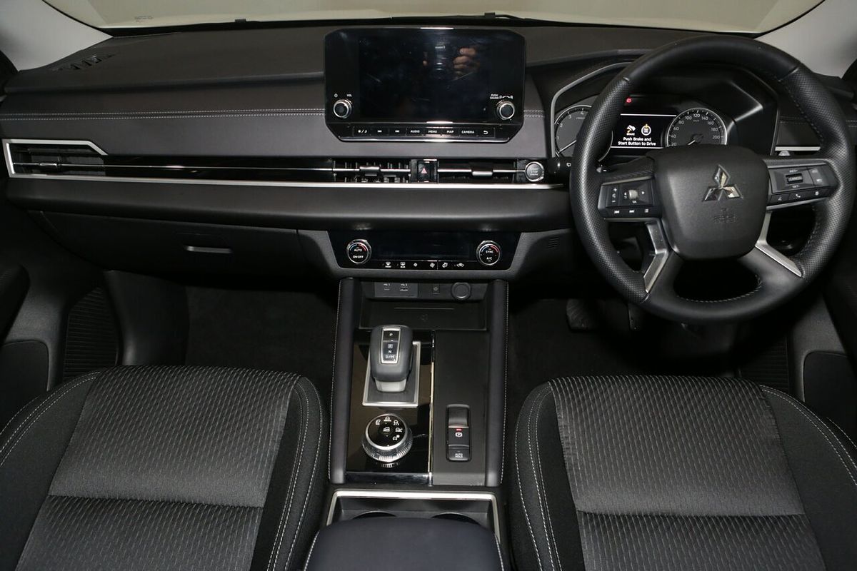 2024 Mitsubishi Outlander LS ZM
