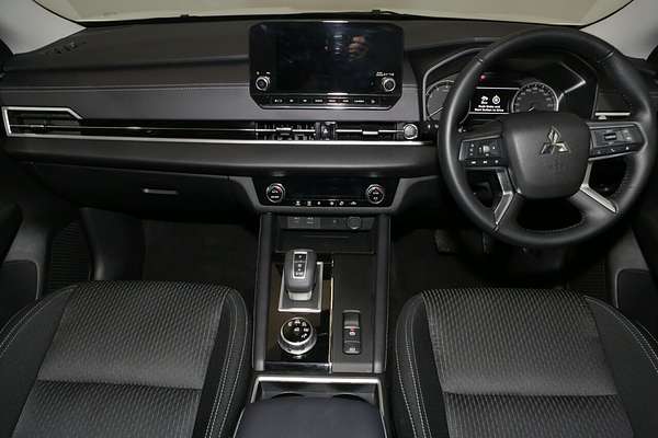 2024 Mitsubishi Outlander LS ZM
