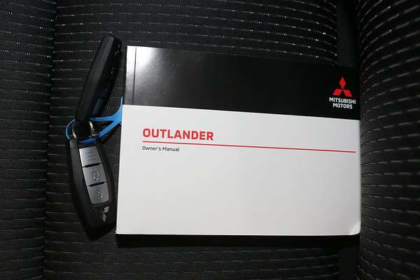 2024 Mitsubishi Outlander LS ZM