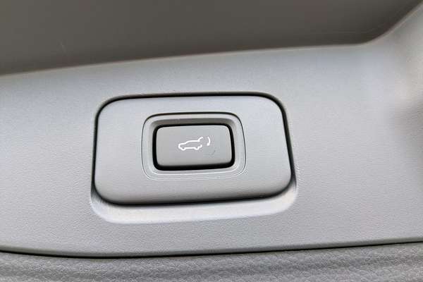 2025 Isuzu MU-X LS-U