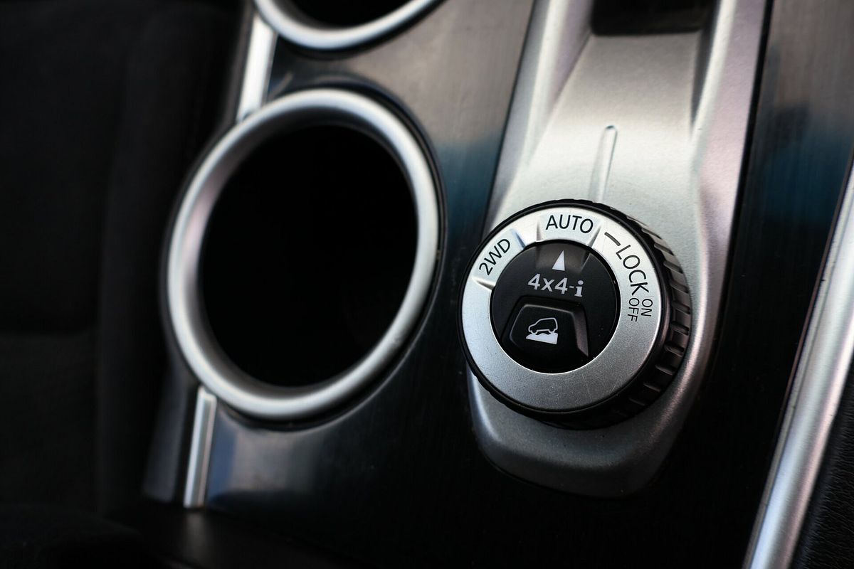 2015 Nissan Pathfinder ST R52