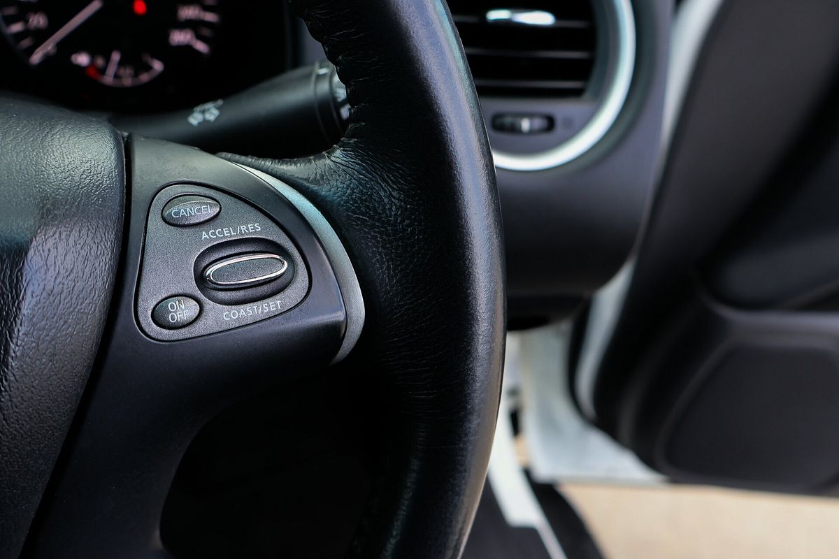 2015 Nissan Pathfinder ST R52