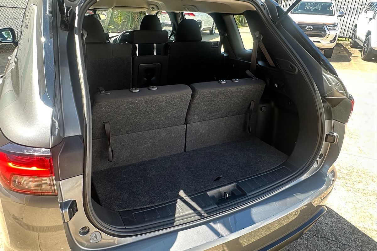 2022 Mitsubishi Outlander ES ZM