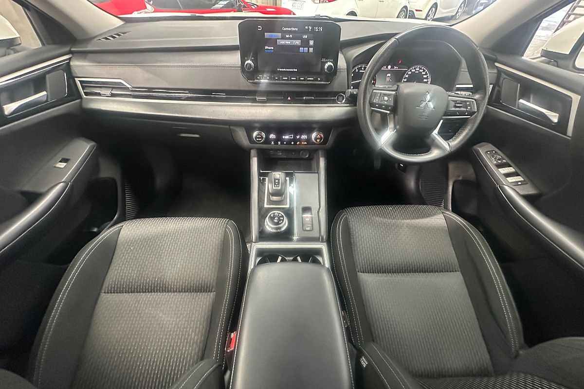 2022 Mitsubishi Outlander LS ZM