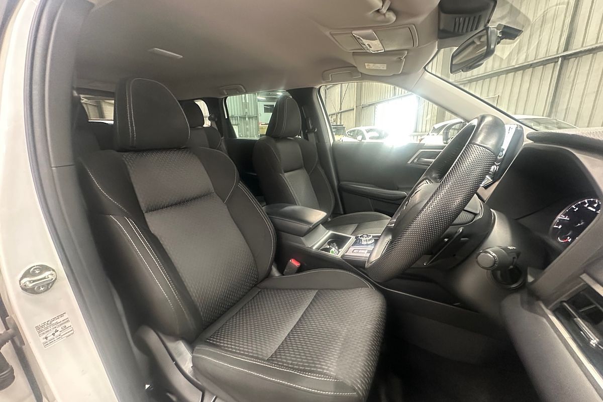 2022 Mitsubishi Outlander LS ZM