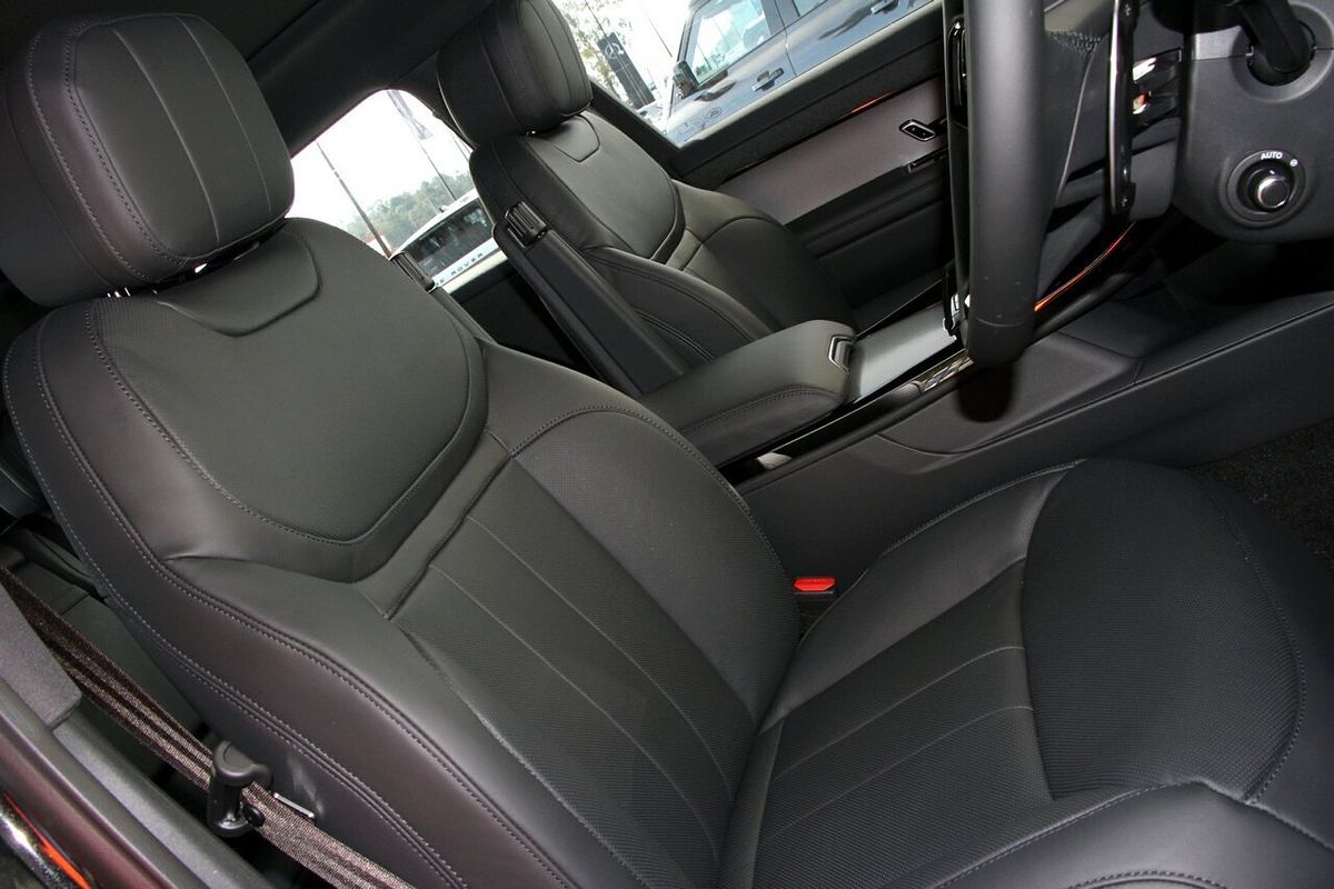2025 Land Rover Range Rover Sport D250 Dynamic SE L461